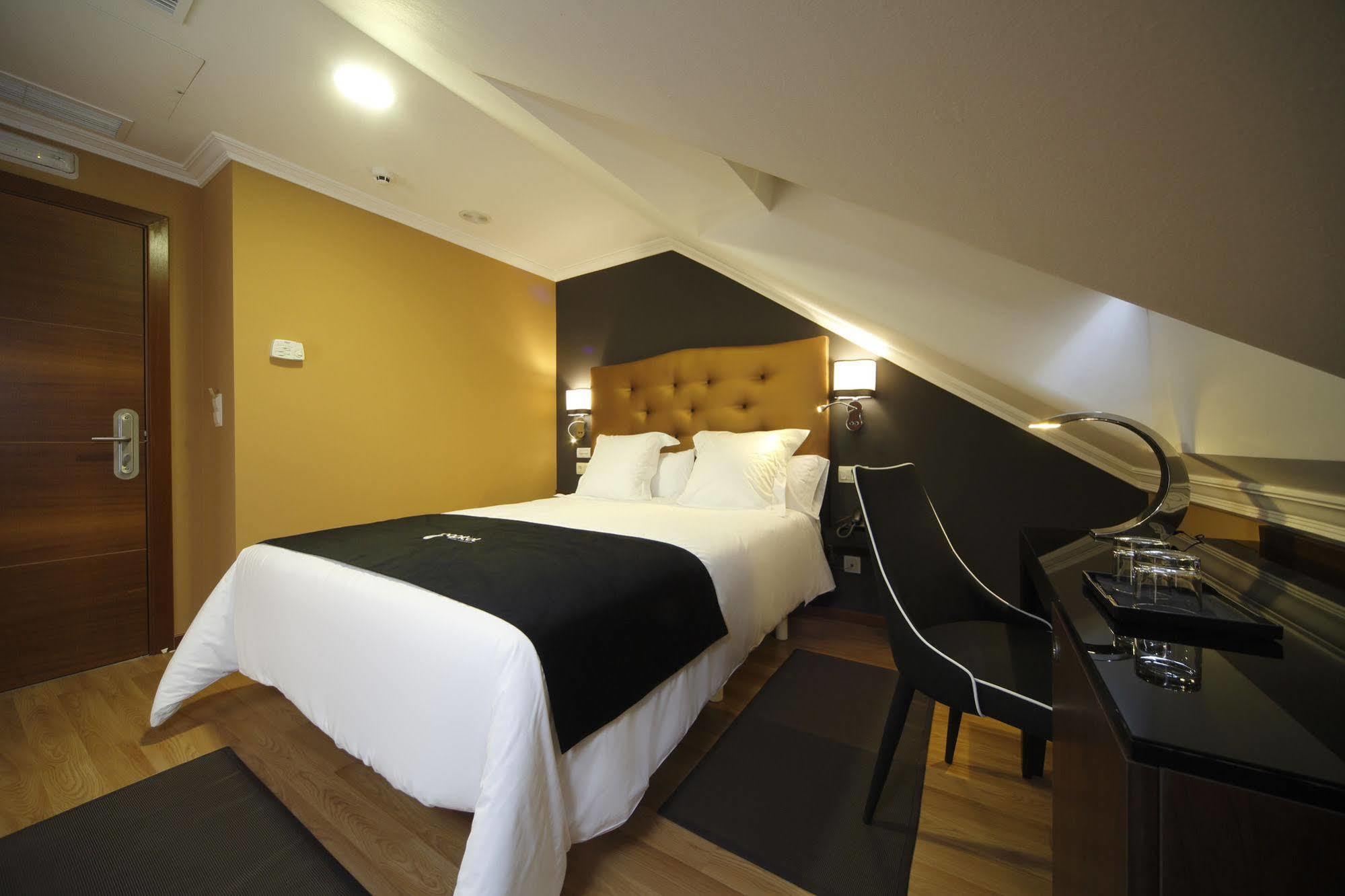 Capitol Boutique Hotel Santiago de Compostela Bagian luar foto